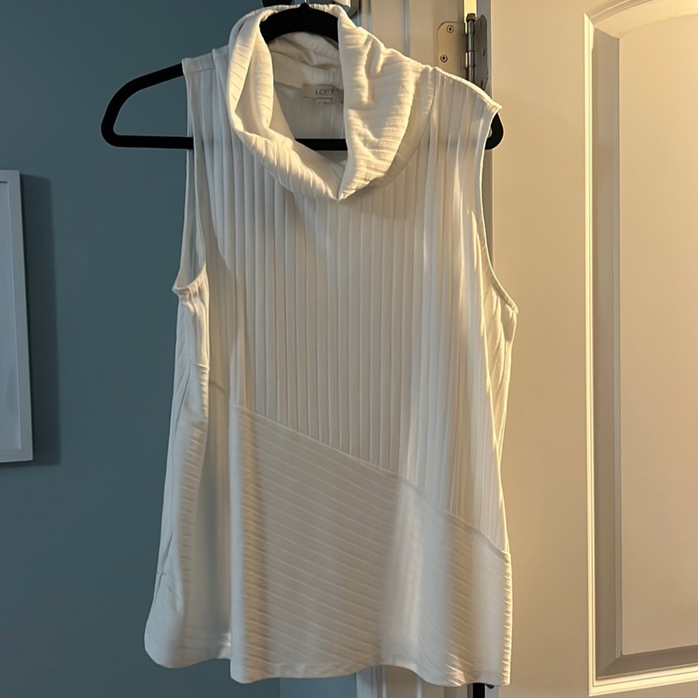 Crème colored Loft top